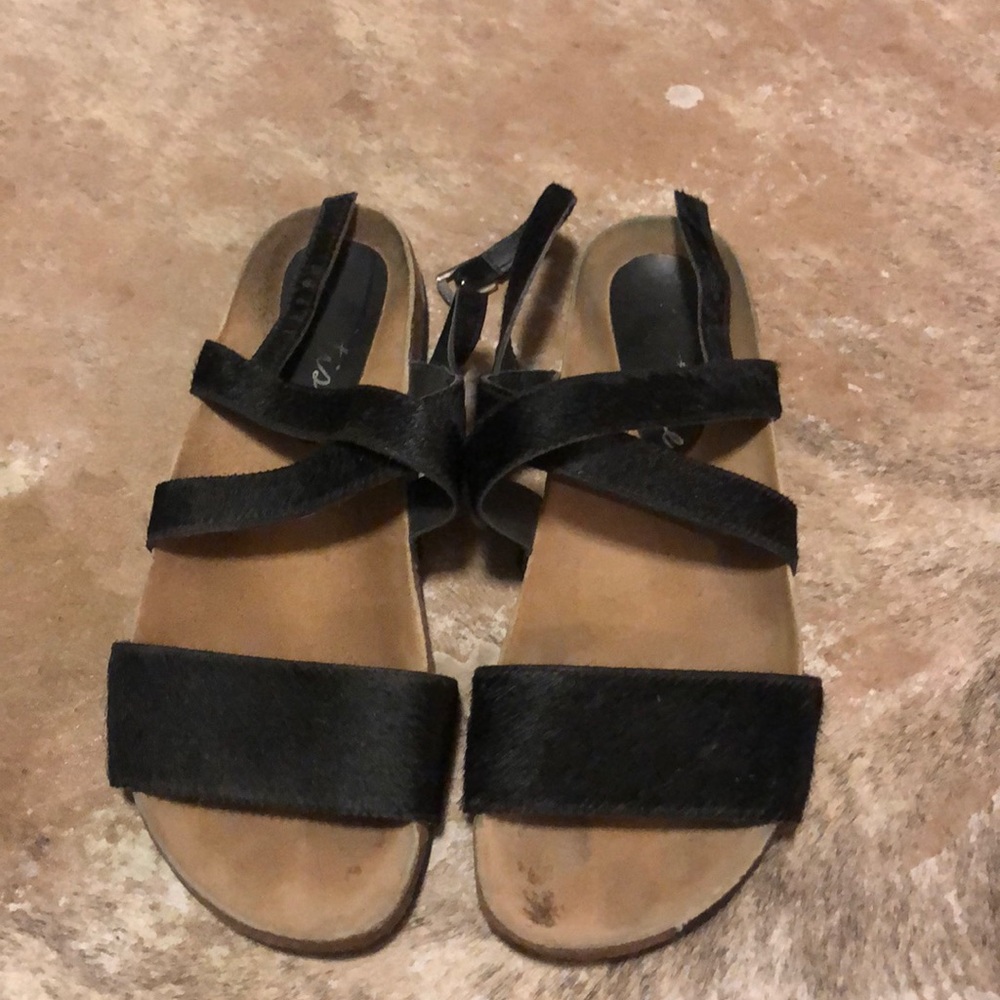 Black cowhide Matisse sandals
